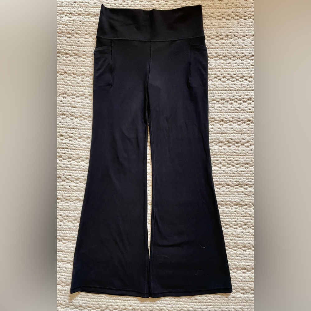 ATHLETA - Salutation Stash Flare Pant - Black | Large